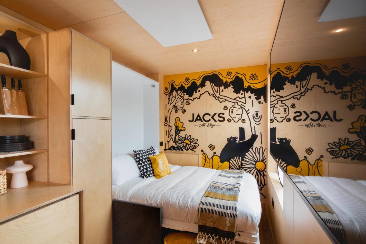 The Hive - Unique Hot Tub Cabin In Millport Exterior photo