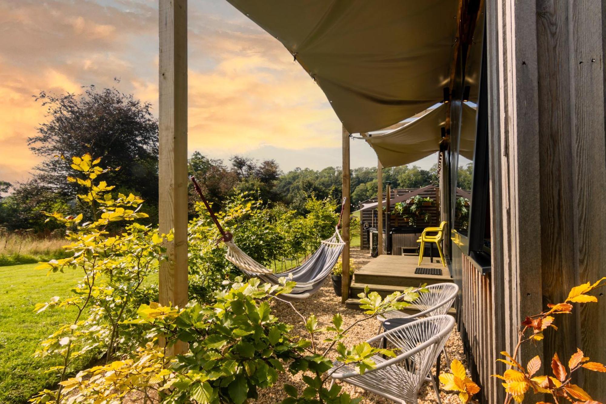 The Hive - Unique Hot Tub Cabin In Millport Exterior photo